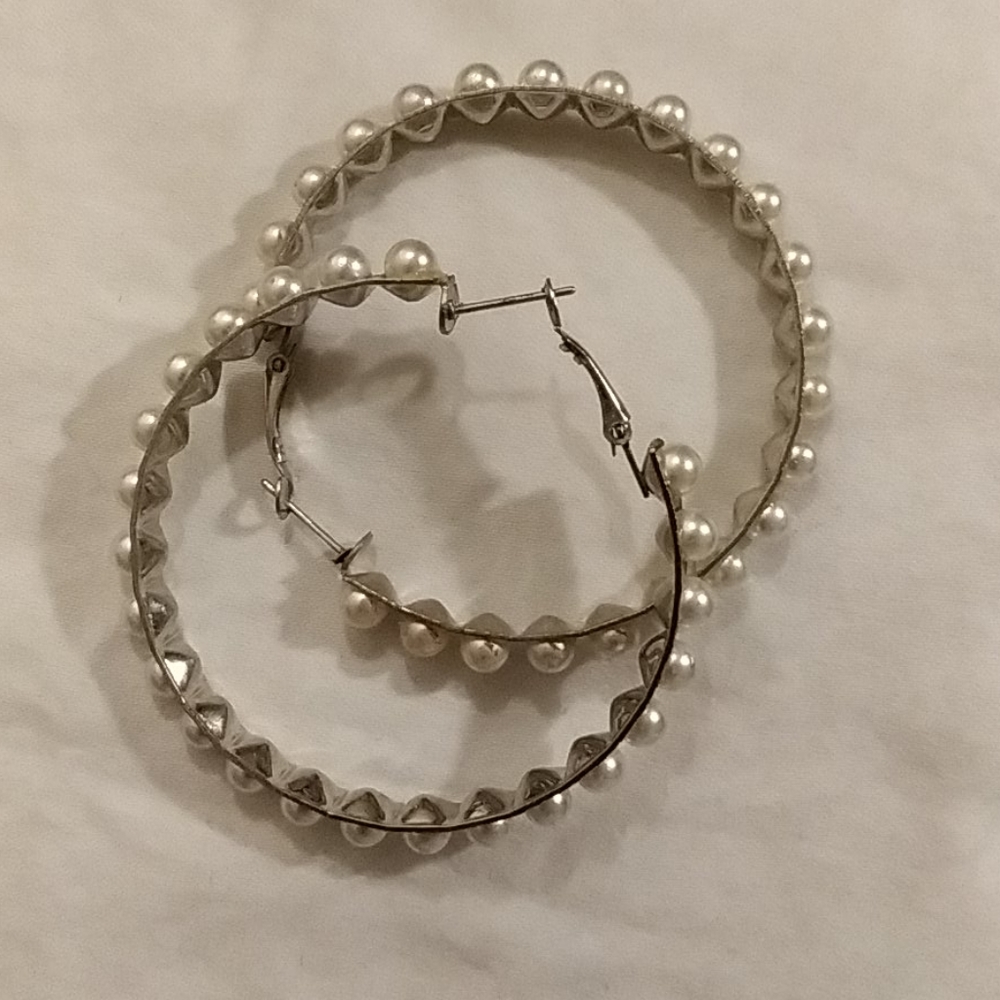 Hoop Earrings with Pearls
